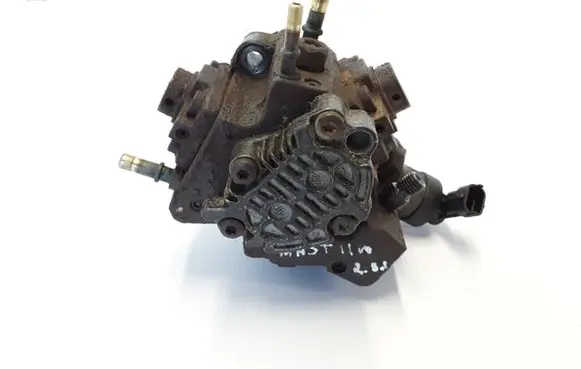 Renault Master III Fuel injection high pressure pump 8201024003