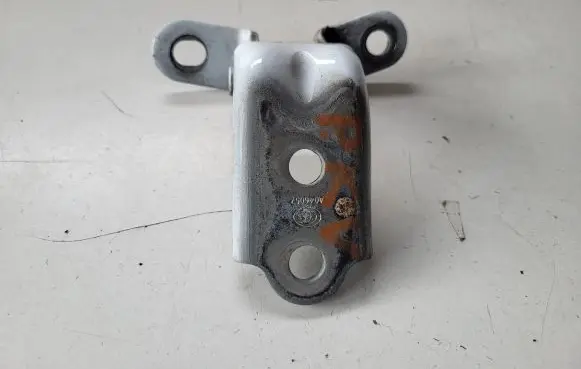 KIA Sportage Front door upper hinge