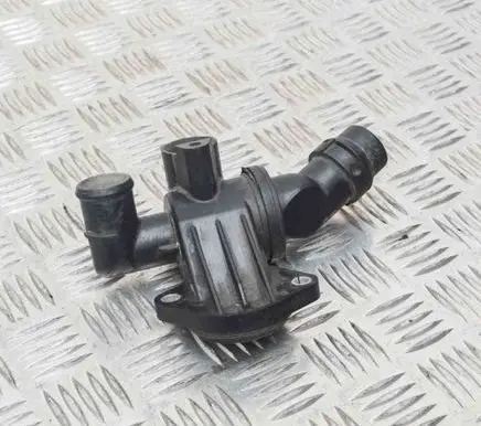 Volkswagen Jetta V Thermostat 06F121111F