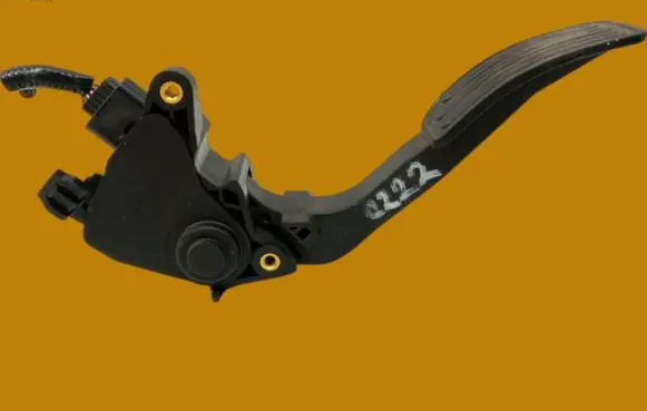 Nissan Juke I F15 Accelerator throttle pedal 180021KM0B
