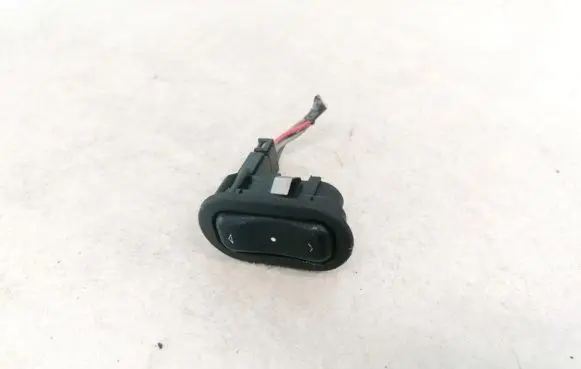 Opel Zafira A Electric window control switch 90561388 13363100