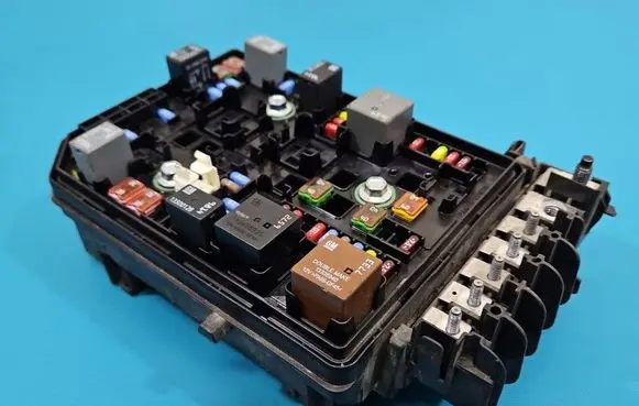 Opel Astra K Fuse box set 39216533 IMPRK1599208