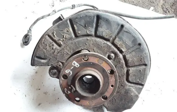 Volkswagen PASSAT B6 Front wheel hub 020404 RAU03