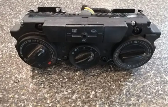 Skoda Octavia Mk2 (1Z) Climate control unit