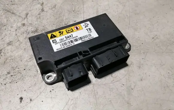 Opel Insignia A Airbag control unit/module 13575447