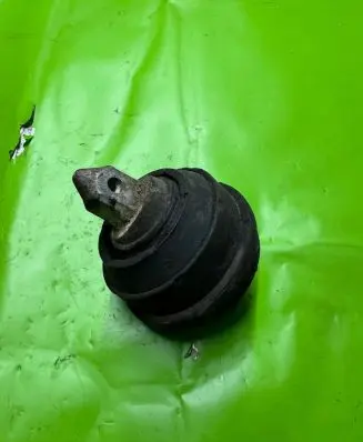 Engine mount bracket