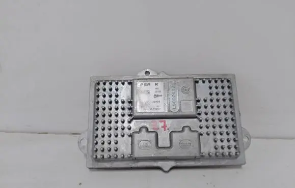 Peugeot 3008 II LED ballast control module 90093044