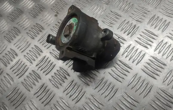 Volkswagen Golf IV Power steering pump 26066368