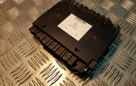 Volkswagen Touareg I Steering rack control module 7L6959257