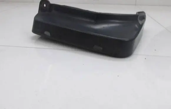 Mercedes-Benz E W212 Rear mudguard A2128900078