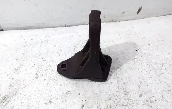 Hyundai Santa Fe Engine mounting bracket