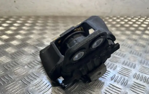 Engine mount bracket