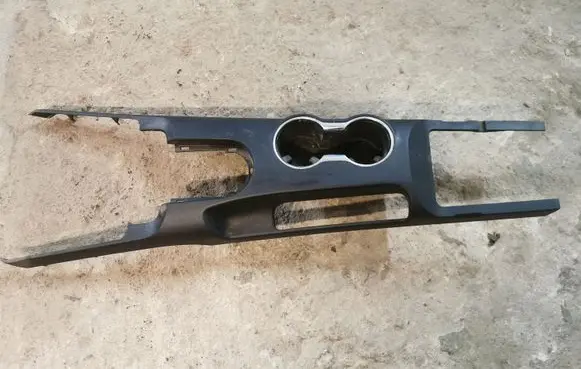 Ford Mustang VI Center console FR3B63044E50A