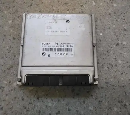 BMW 5 E39 Engine control unit/module 7790220 28RTF334 0281011257