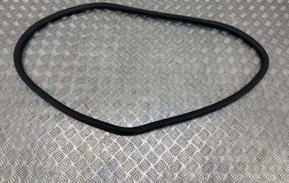 Opel Mokka B Rear door rubber seal (on body)