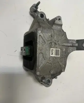 KIA Sportage Engine mount bracket 21824N9500 21830N9750