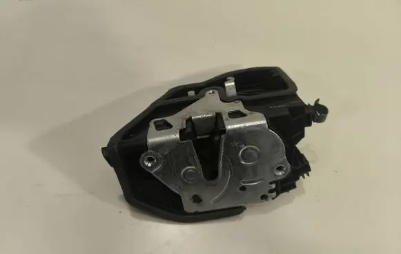 BMW X5M E70 Front door lock 7318419 L120085