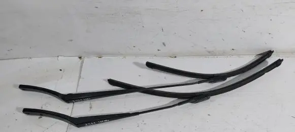 Ford Focus Front wiper linkage and motor JX7B17527AB