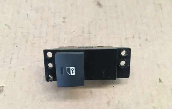 KIA Venga Central locking switch button 937001P900