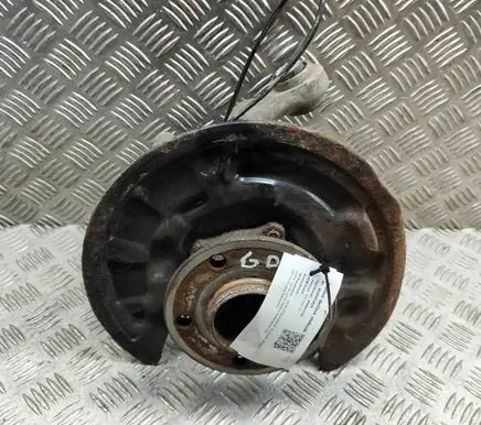Mercedes-Benz B W246 W242 Rear wheel hub A2464230520 A2463503641