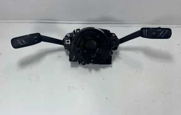 Volkswagen Golf IV Tailgate/trunk/boot open switch 