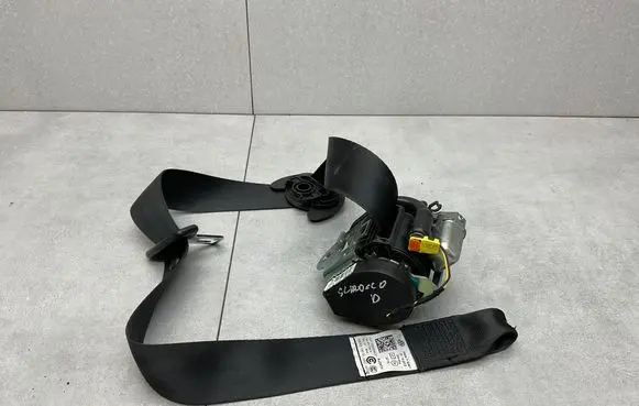 Volkswagen Scirocco Front seatbelt 6151098