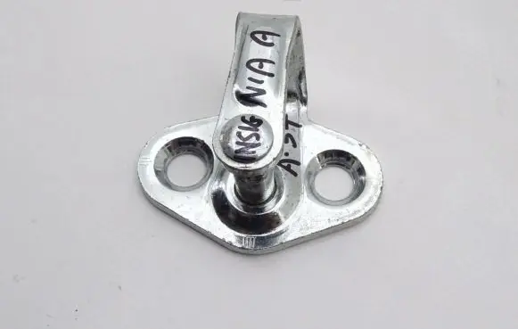 Opel Insignia A Front door lock loop/hook striker 