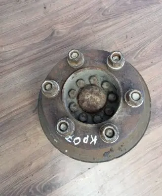 Iveco Daily 35.8 - 9 Front wheel hub