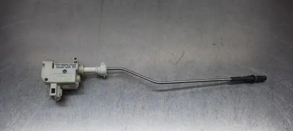 Volkswagen PASSAT B6 Holder (bracket) 3C0810773