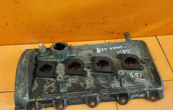 Volkswagen Touareg I Rocker cam cover 077103475N