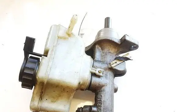 Volkswagen Jetta V Master brake cylinder 1k0945459a