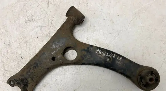 Toyota Prius (XW20) Front lower control arm/wishbone