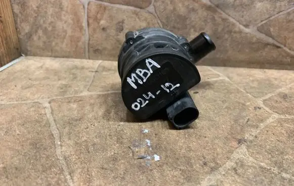 Mercedes-Benz E W211 Water pump A2118350364