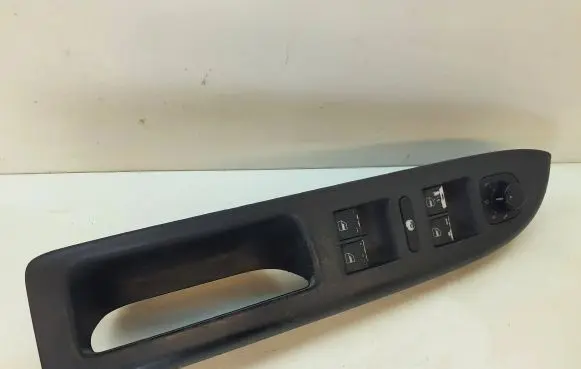 Volkswagen Golf Plus Front door window switch trim 5M1867371B 1K4959857