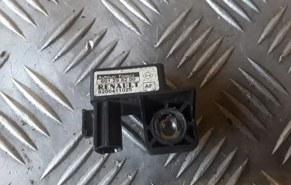 Renault Scenic II - Grand scenic II Airbag deployment crash/impact sensor 601298200 8200411025 216215307