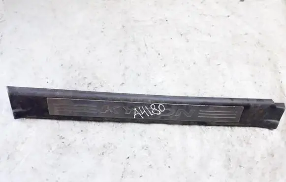 Front sill trim cover
