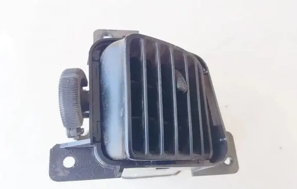 Nissan Almera Dash center air vent grill e4005161500 e400-5161-500