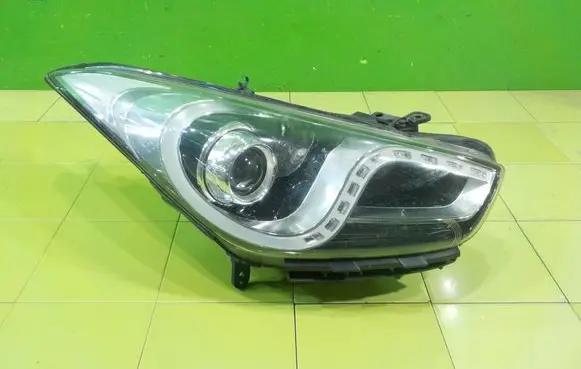 Hyundai i40 Headlight/headlamp PRZOD
