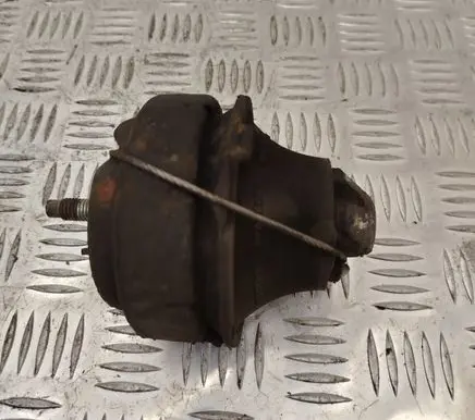 Engine mount bracket