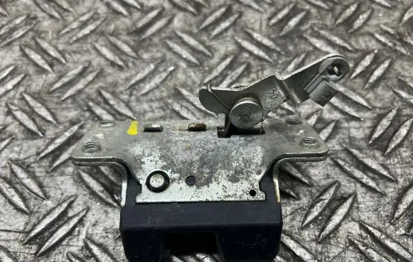 Opel Astra G Tailgate/trunk/boot lock/catch/latch 90563999