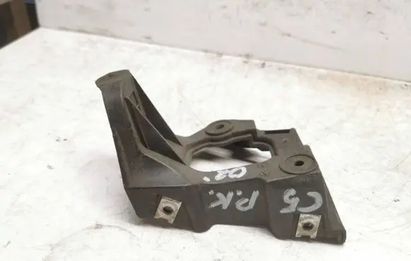 Audi A6 S6 C5 4B Fender mounting bracket 4B0853921B