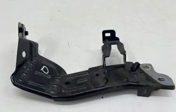 Cupra Leon Fender mounting bracket 5FA805372