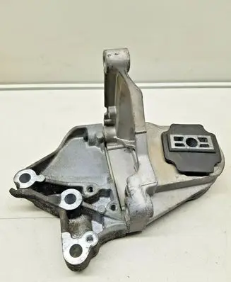 Volvo V70 Engine mounting bracket 9180996
