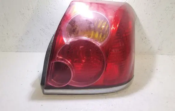 Toyota Avensis T220 Rear/tail lights