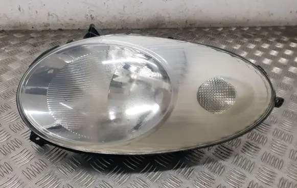 Nissan Micra Headlight/headlamp 89900607