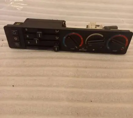 BMW 5 E34 Climate control unit 8351110