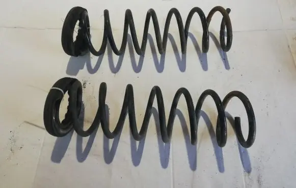 Mazda 3 I Rear coil spring