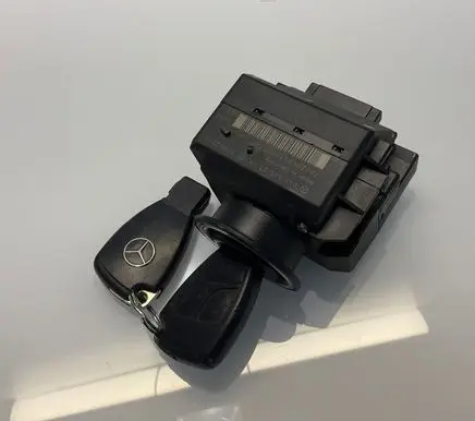 Mercedes-Benz E W211 Ignition lock 2115452308 33002213 A2115452308