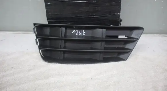Audi A4 S4 B9 8W Front bumper lower grill 
