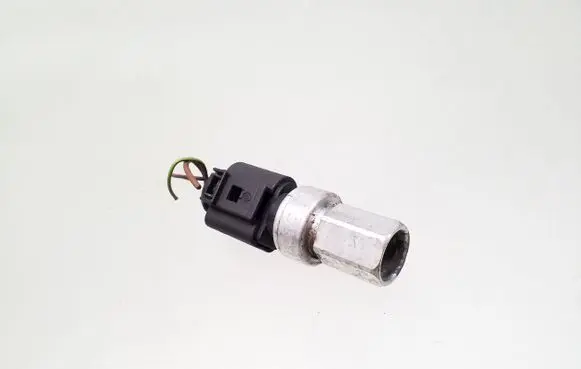 Volkswagen PASSAT B6 Air conditioning (A/C) pressure sensor 
